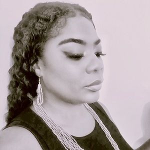 Meet your Posher, Ebony